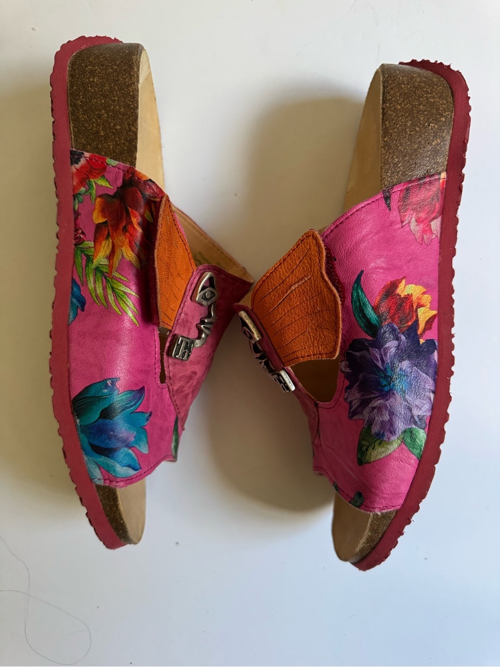 Think! Women's Floral Fushia Mizzi Sandals with Decorative Accent Sz-8.5 - Picture 6 of 10